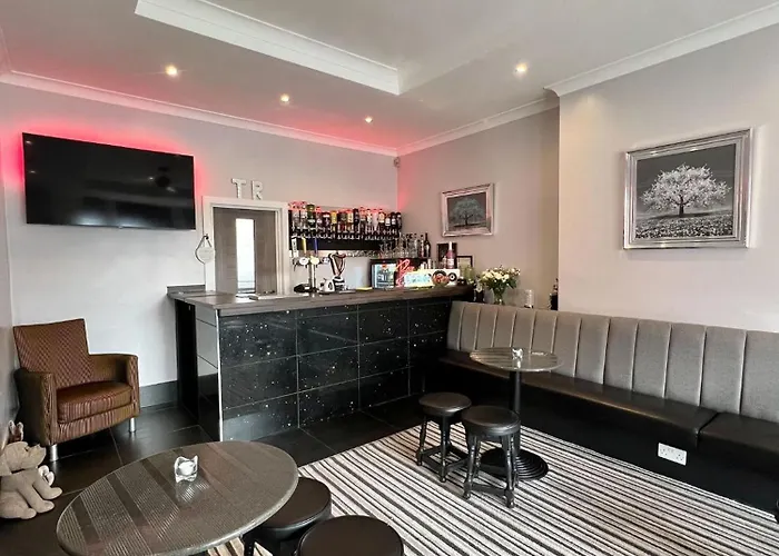 Tudor Rose Hotel